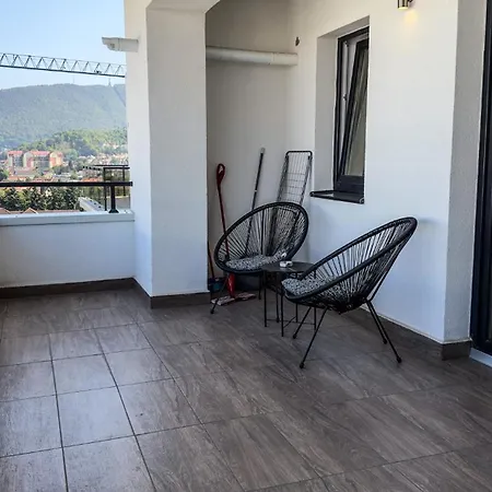 Mohost Eleven - Elegant Retreat With Mountain Views Апартаменти Брашов