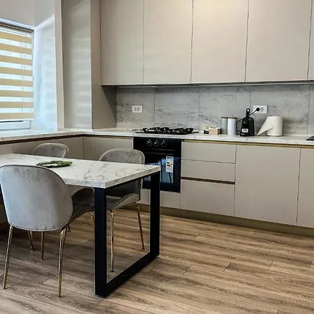Апартаменти Mohost Eleven - Elegant Retreat With Mountain Views *