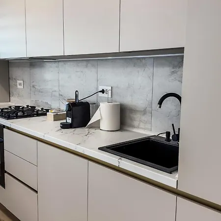 Апартаменти Mohost Eleven - Elegant Retreat With Mountain Views *