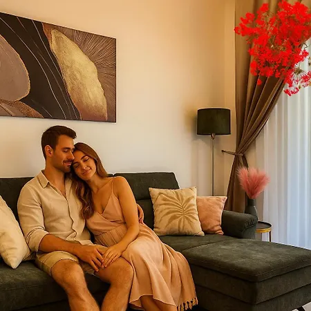 Апартаменти Mohost Eleven - Elegant Retreat With Mountain Views